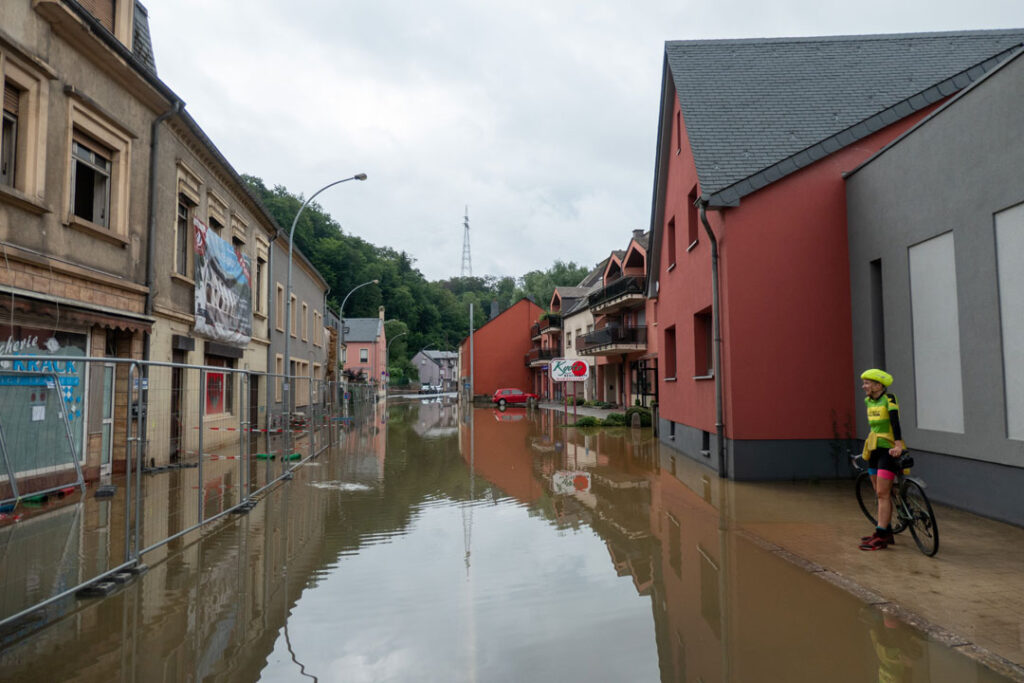 Eine überschwemmte Straße in Luxemburg-Stadt, im Sommer 2021.